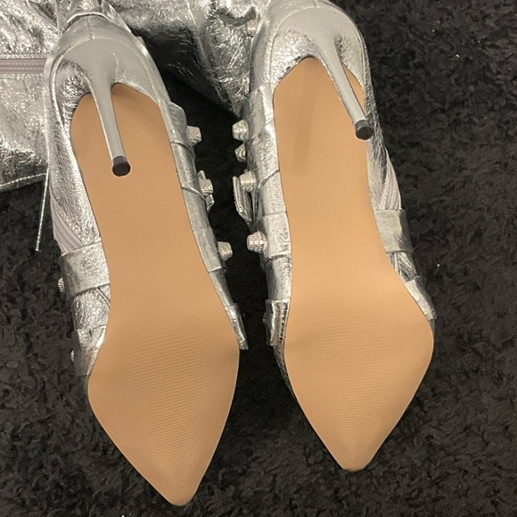 SALE❤️❤️❤️NEW w/ Box Sexy Silver Steve Madden Boots - Picture 5 of 7